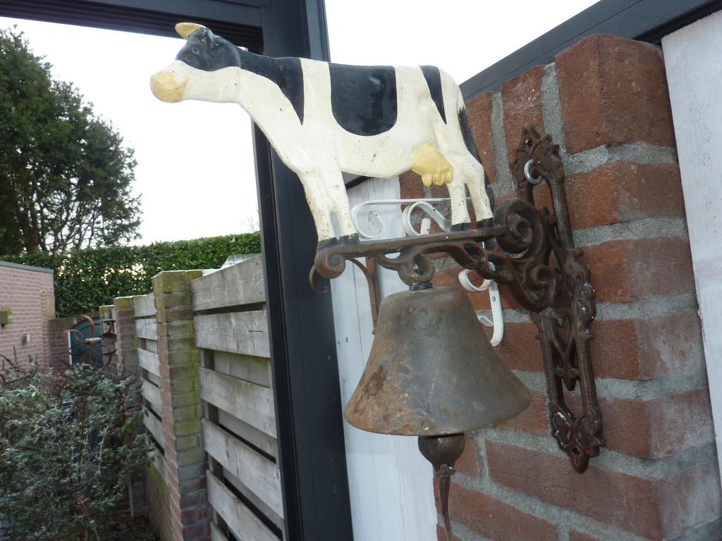 Gietijzeren wandbel gevlekte koe., Ophalen of Verzenden