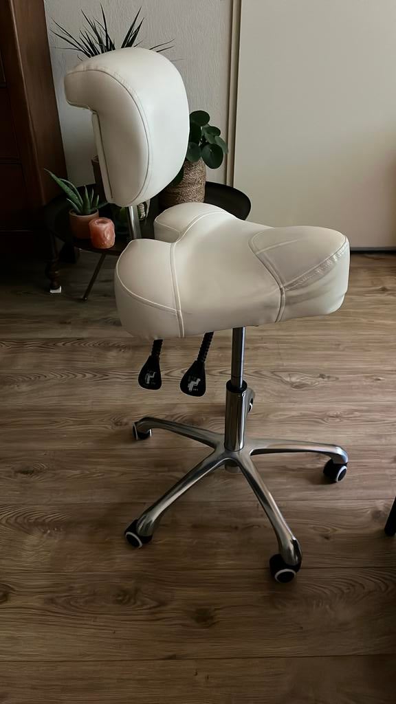 Witte zadelkruk voor o.a. pedicure, Ophalen, Gebruikt, Wit, Bureaukruk