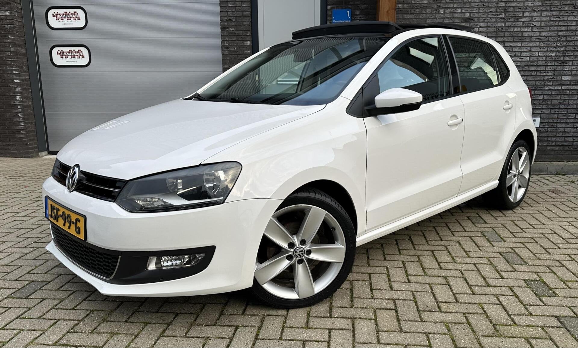 Volkswagen Polo 1.2 TSI Highline 105PK/PANO/DSG/NAVI/PDC/17', Stof, Gebruikt, Zwart, 4 cilinders