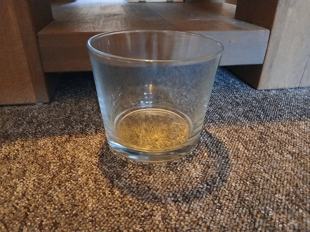 Mooie glaswerk gemerkt drie stippen!, Ophalen