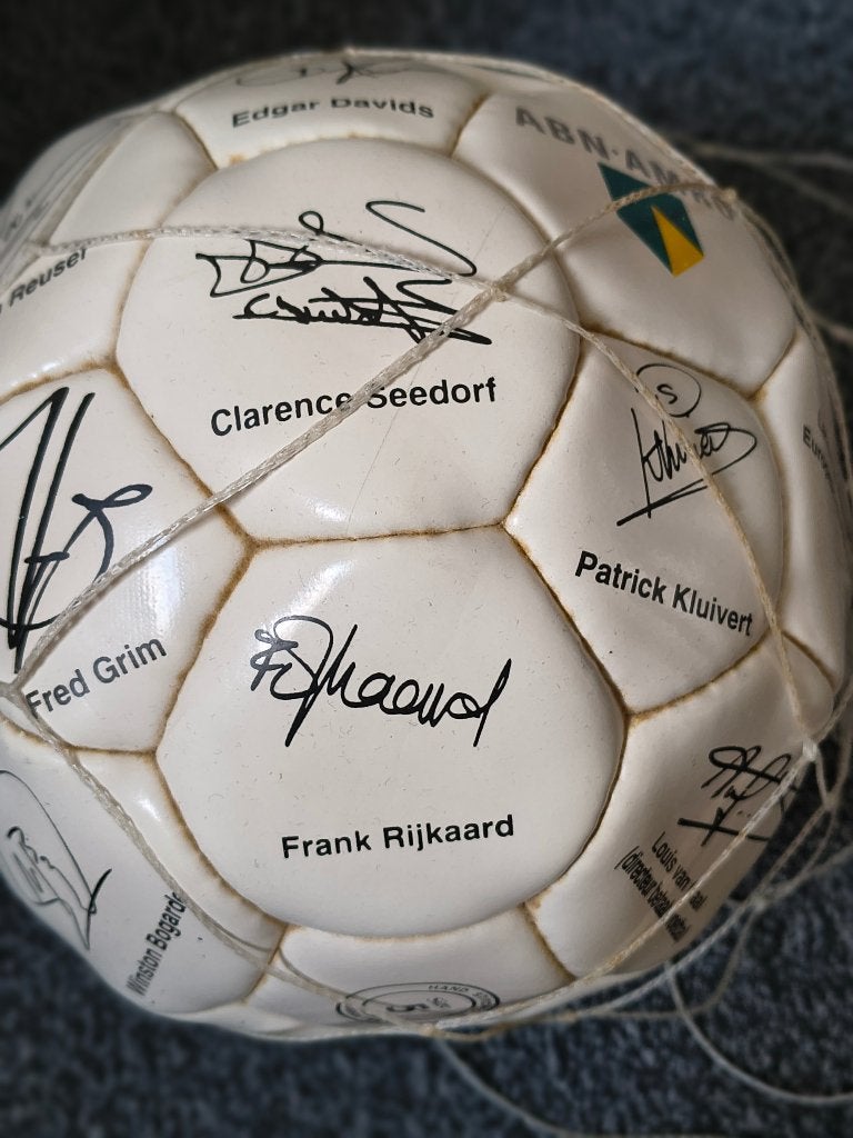 Ajax bal met handtekeningen selectie 1995, Ophalen of Verzenden, Zo goed als nieuw, Ajax, Overige typen