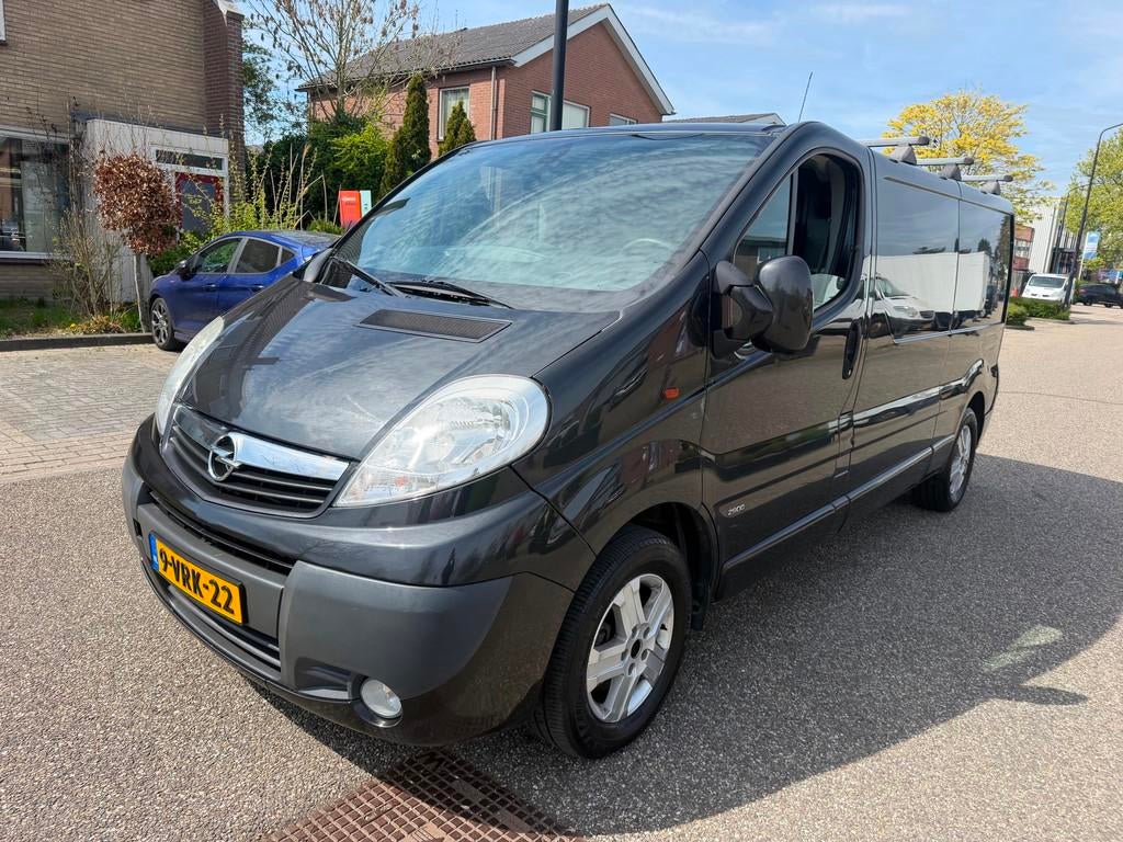 Opel Vivaro 2.5 CDTI L2H1, Voorwielaandrijving, Startonderbreker, Gebruikt, Zwart
