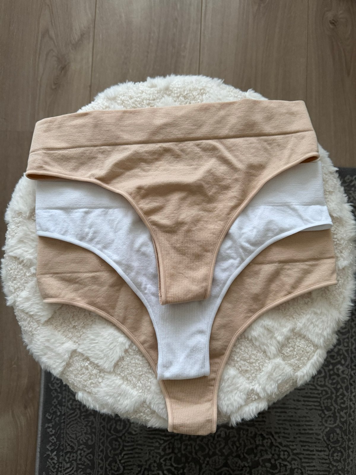 Primark Cares Strings (3 stuks) - Beige en Wit - Nieuw, Kleding | Dames, Ondergoed en Lingerie, Ophalen of Verzenden, Beige, String