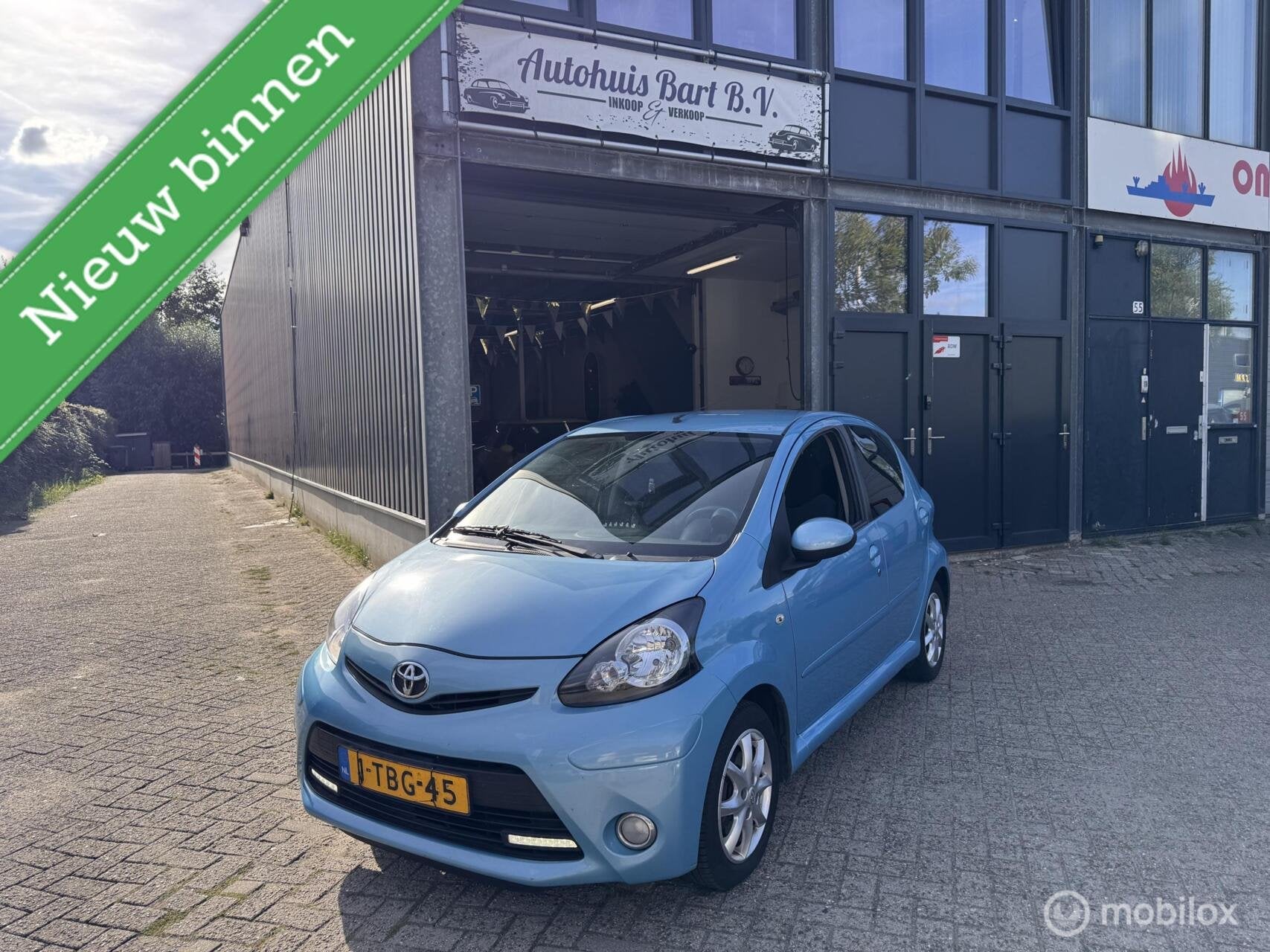 Toyota Aygo 1.0 VVT-i Dynamic Blue 5 Deurs! Airco! Nieuwe AP, Auto's, Voorwielaandrijving, Euro 5, Stof, Gebruikt