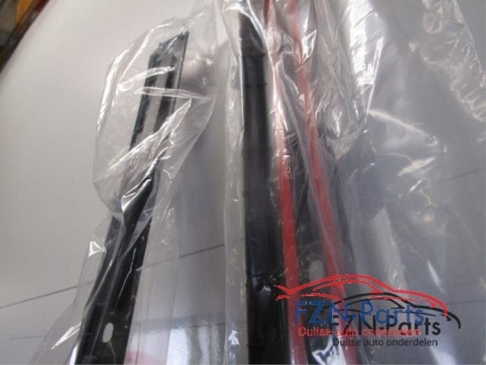 Audi A3 8V Sideskirt Houders Set L+R NIEUW, Ophalen of Verzenden, Gebruikt