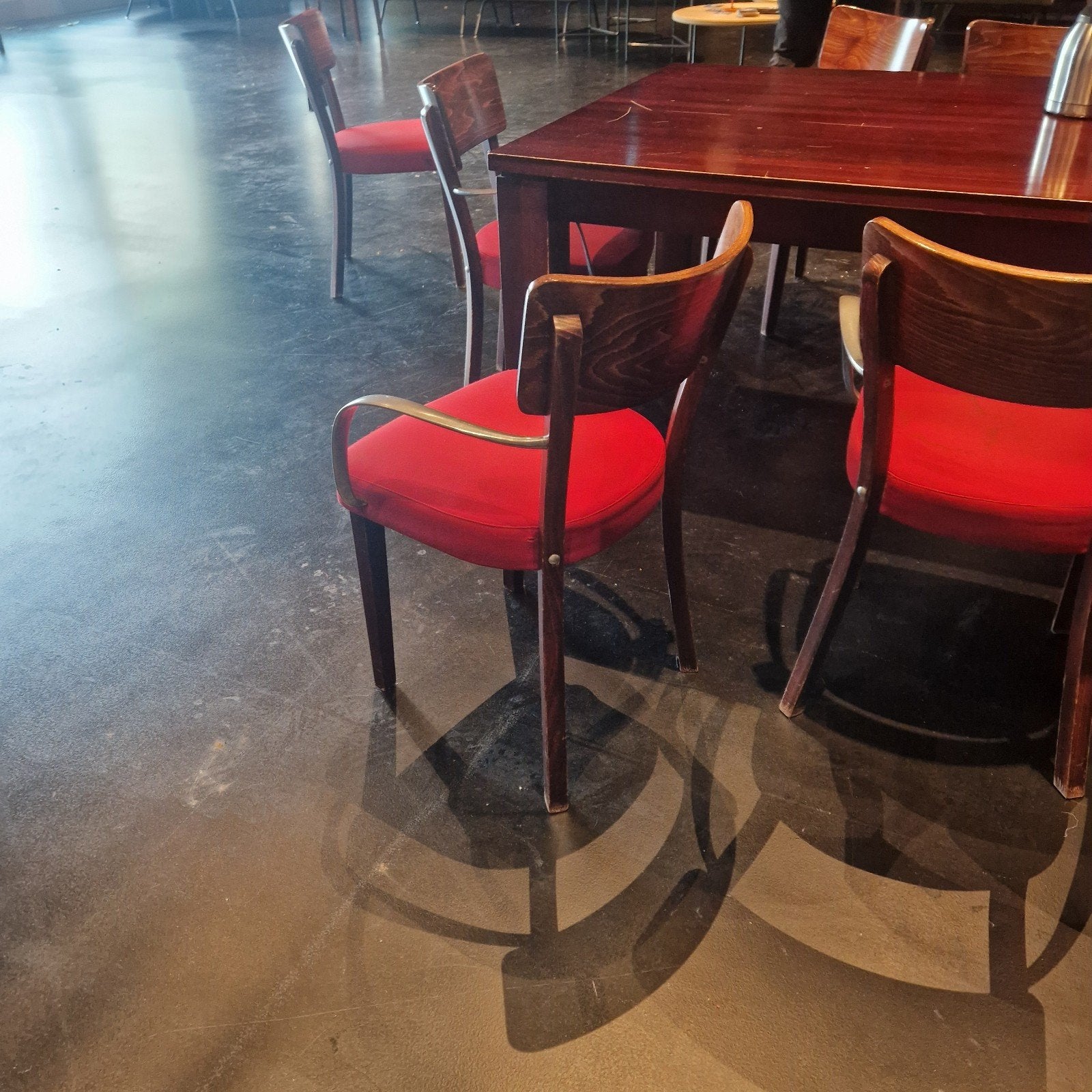 50st. Vintage stoel met rode bekleding leuk voor theater, Ophalen, Hout, Gebruikt, Vintage