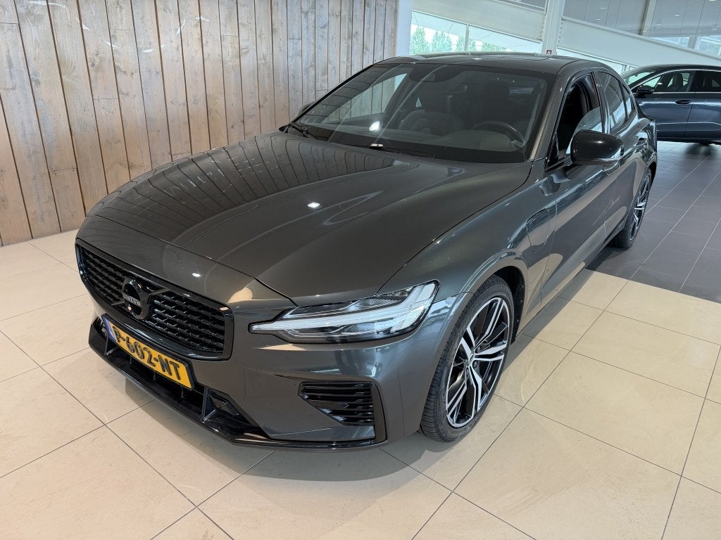 Volvo S60 2.0 Recharge T6 AWD R-Design (bj 2022, automaat), Auto's, Automaat, Gebruikt, Euro 6, 4 cilinders