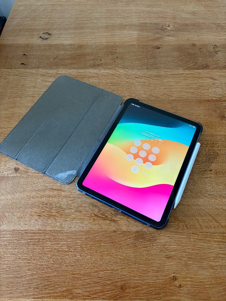 iPad 10e generatie (met case) + Apple Pencil