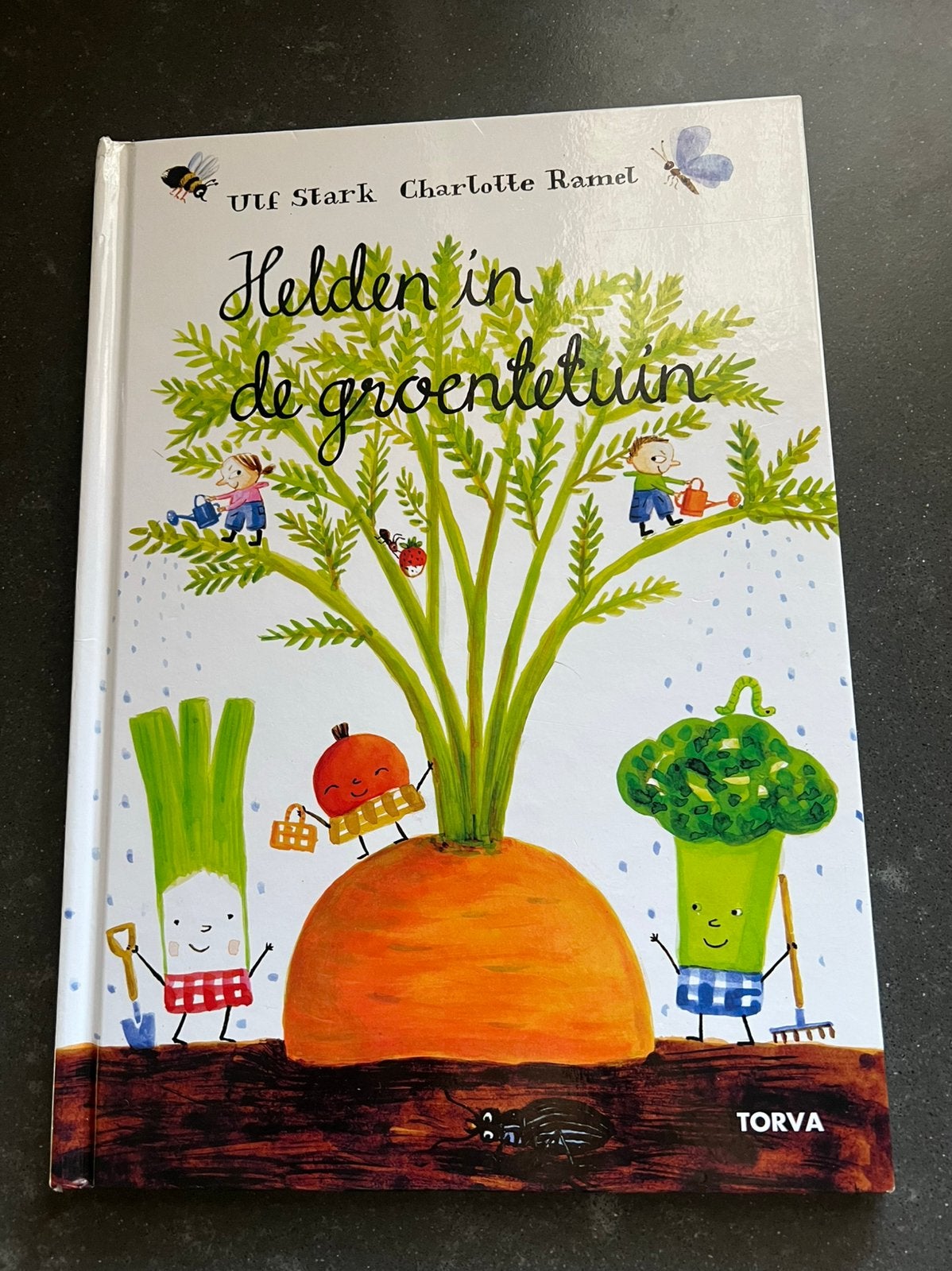 Helden in de groentetuin door Ulf Stark en Charlotte Ramel, Ophalen of Verzenden, Zo goed als nieuw, Fictie algemeen