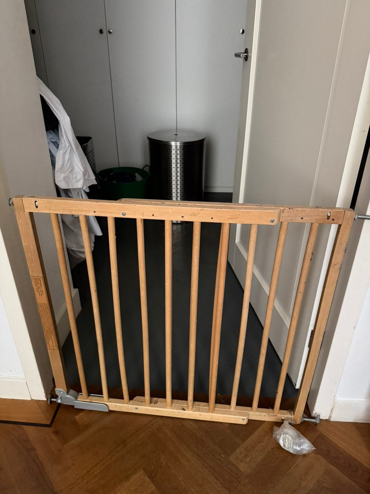 Houten traphekje met bijbehorende schroefjes, Kinderen en Baby's, Traphekjes, Ophalen, Gebruikt, Schroefhekje, Hout