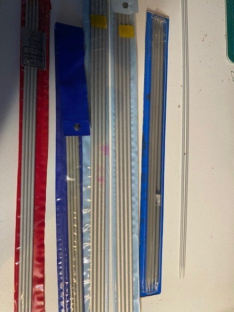 32 stuks breinaalden met de maten 2 t/m 5, Ophalen of Verzenden, Zo goed als nieuw, Breien, Naald
