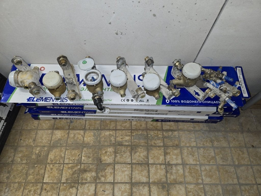 Watermeter met beugel en kogelkraan/ afsluiter (4 stuk), Verzenden, Gebruikt, Vocht of Vloeistof