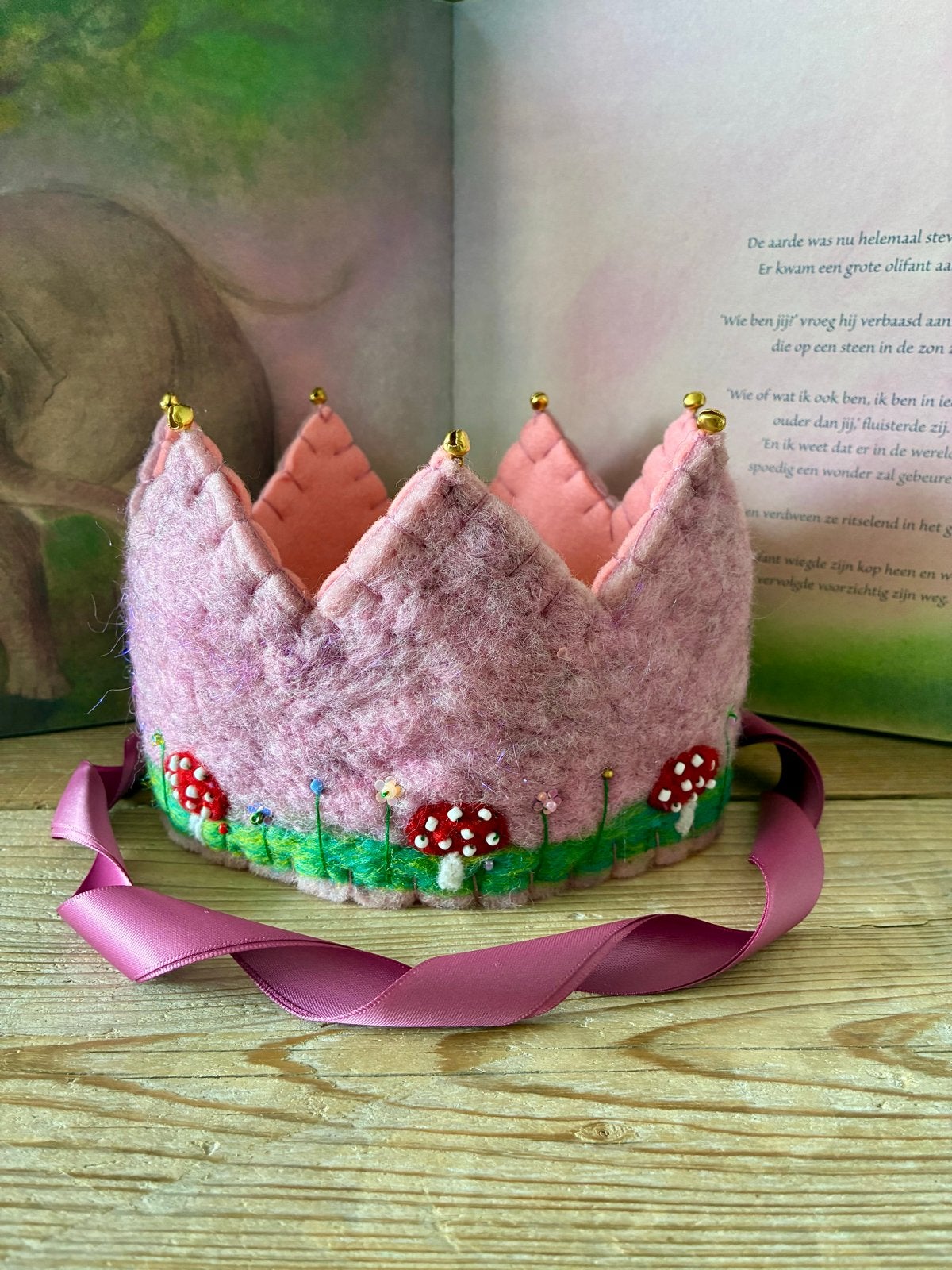 Handgemaakte Roze Kroon met Paddenstoelen en Lint, Verzenden, Nieuw