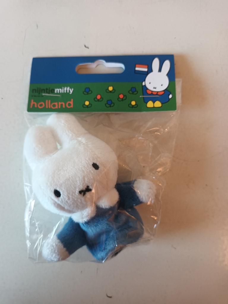 Nieuw Nijntje vingerpoppetje, Kinderen en Baby's, Nijntje, Ophalen of Verzenden, Met kleding of accessoire, Klein (minder dan 20 cm)