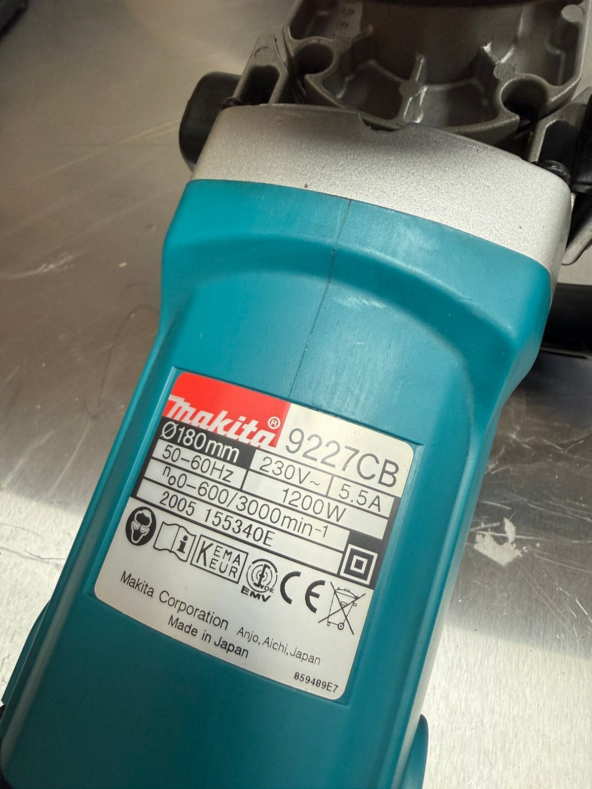 Makita poetsmachine 9227 CB, Doe-het-zelf en Verbouw, Gereedschap | Schuurmachines, Ophalen, Zo goed als nieuw, 1200 watt of meer