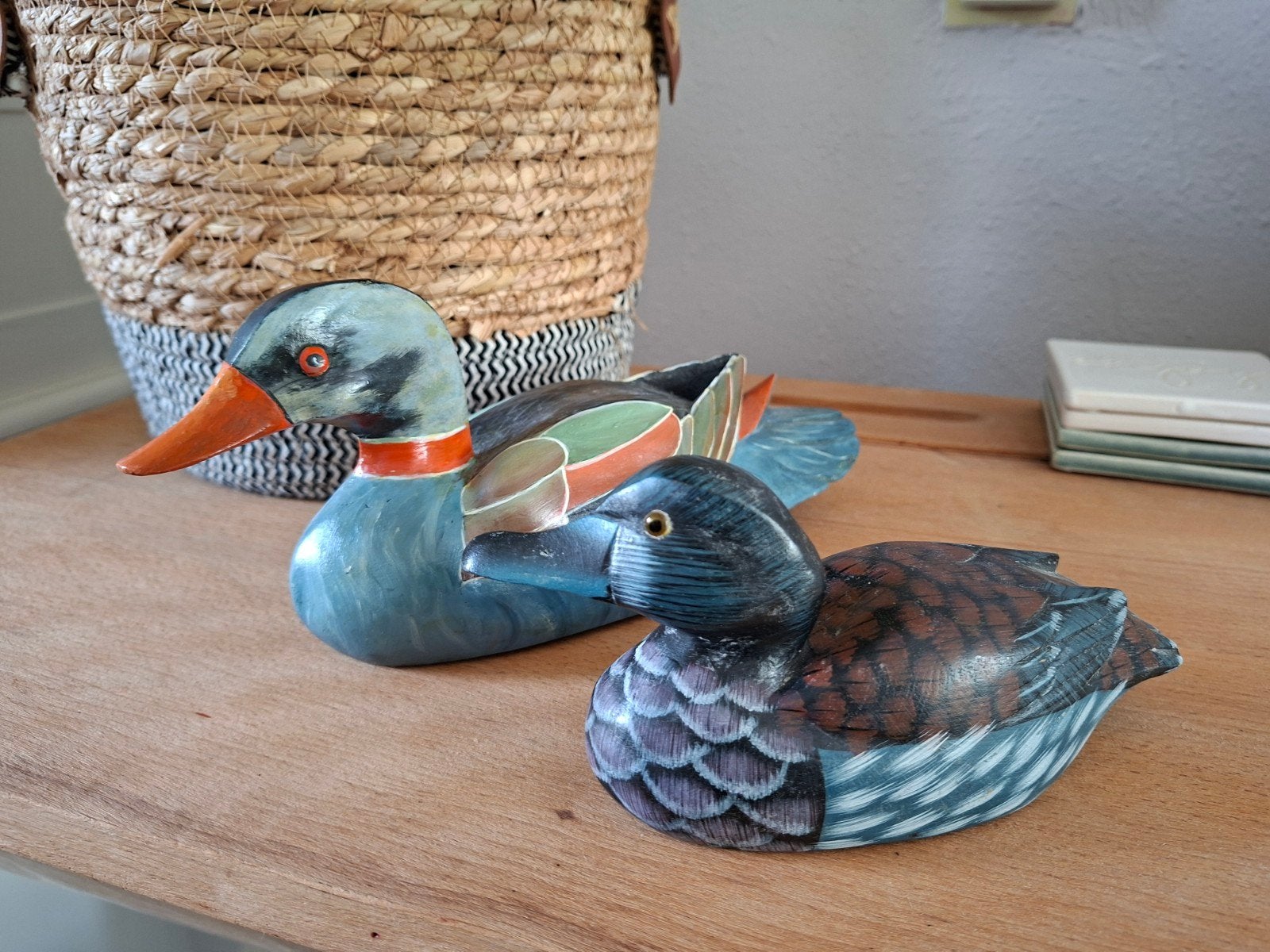 Set van 2 handgesneden houten eenden, Ophalen of Verzenden, Zo goed als nieuw, Dier
