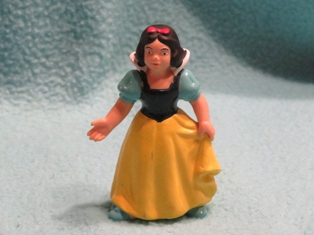 Poppetje Disney Bullyland Sneeuwwitje jaren 80, Ophalen of Verzenden, Sneeuwwitje of Doornroosje, Zo goed als nieuw, Beeldje of Figuurtje