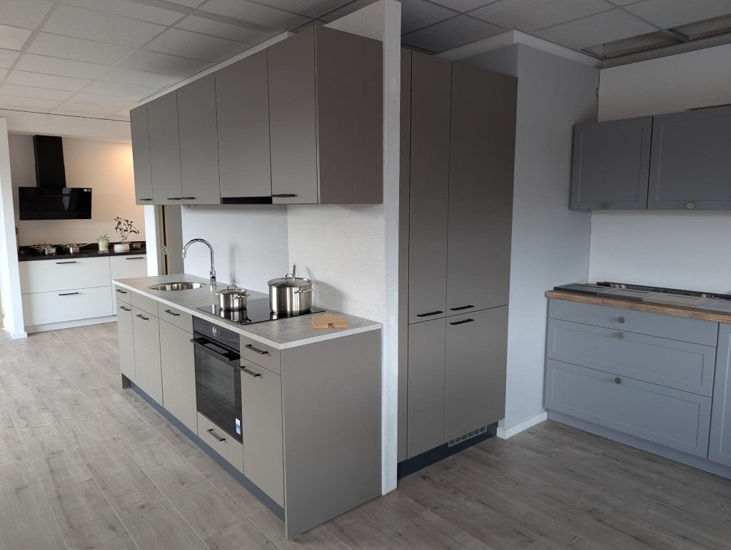 Rechte keukenopstelling met losse extra hoge kasten, Huis en Inrichting, Ophalen, Nieuw, Enkelwandige keuken, Kunststof