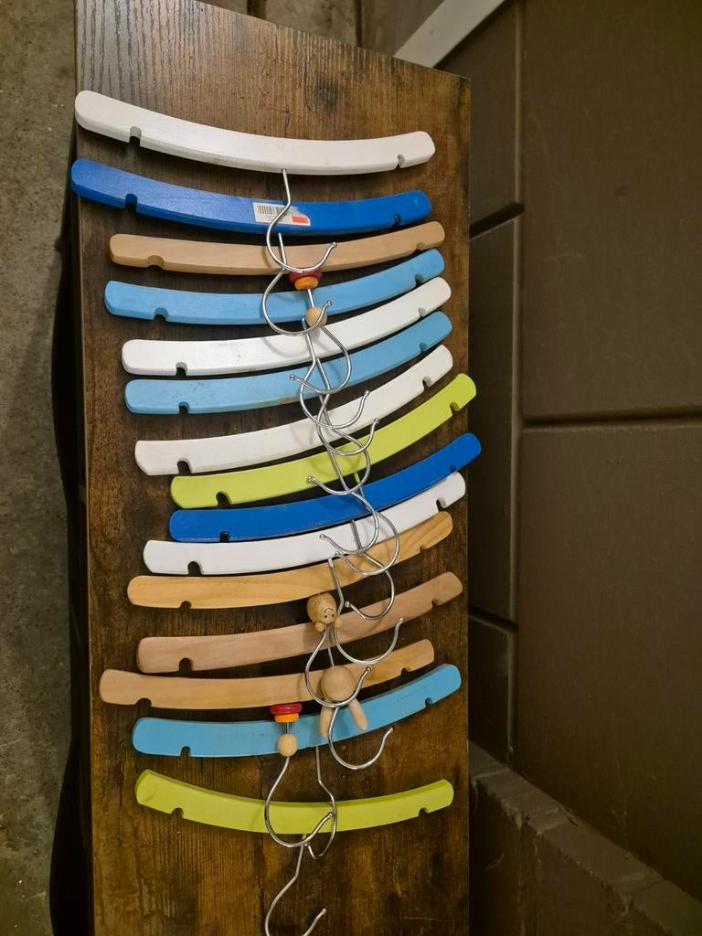 Gekleurde kledinghangers voor kinderen, Ophalen, Zo goed als nieuw, Hout, Kinderen