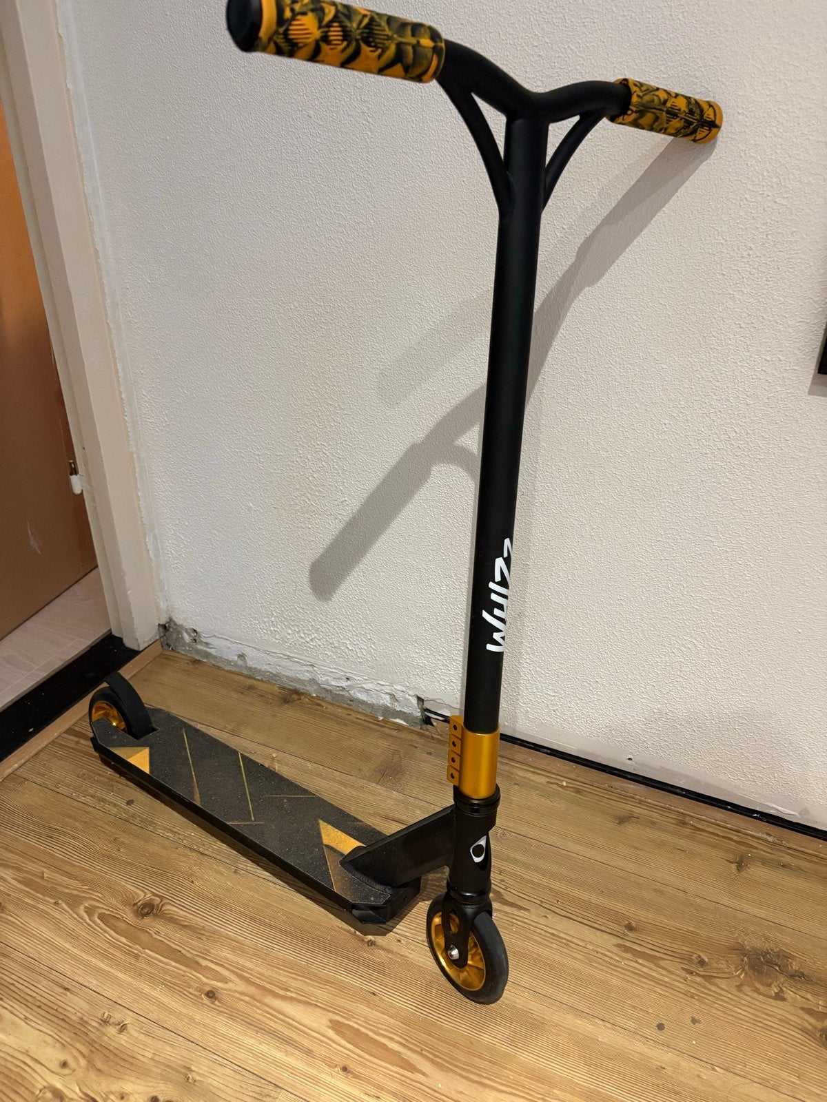 Lionelo Whizz - Step - 110mm - T-Bar Goud, Ophalen, Zo goed als nieuw, Trommelrem, 16 tot 20 inch