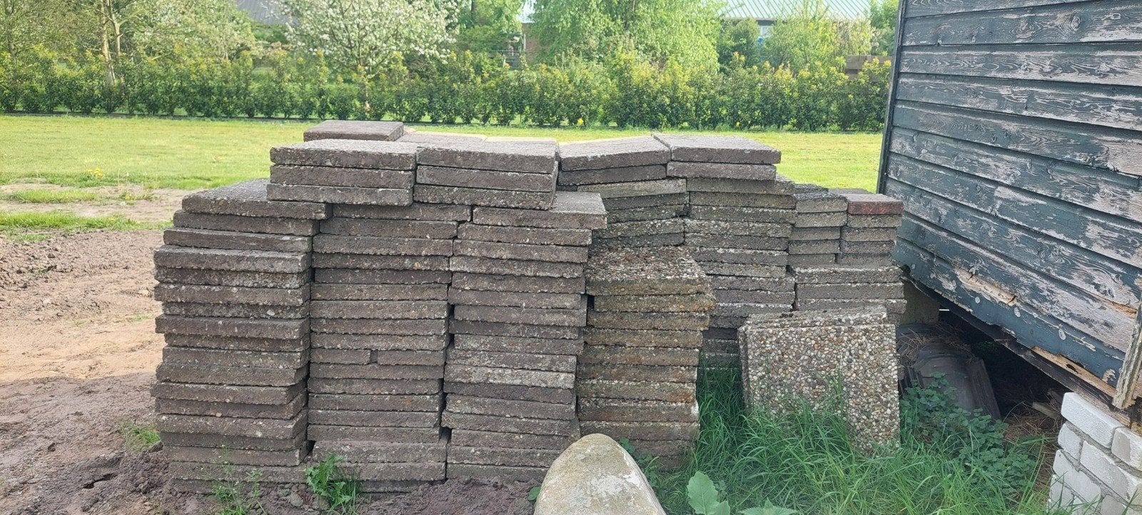 Gebruikte beton/grind tegels - Diverse maten en uitvoeringen, Tuin en Terras, Tegels en Klinkers, Ophalen, Gebruikt, 10 m² of meer