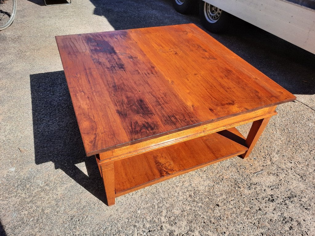 Massief houten salontafel met opbergplank, Antiek en Kunst, Ophalen