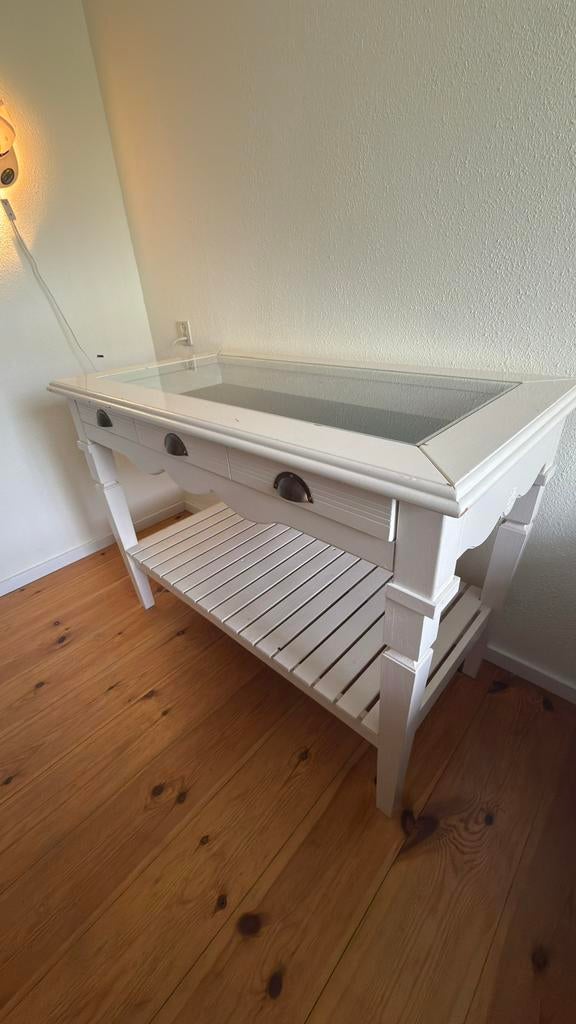 Stijlvolle witte sidetable met glasplaat, Huis en Inrichting, Tafels | Sidetables, Ophalen, 100 tot 150 cm, Zo goed als nieuw