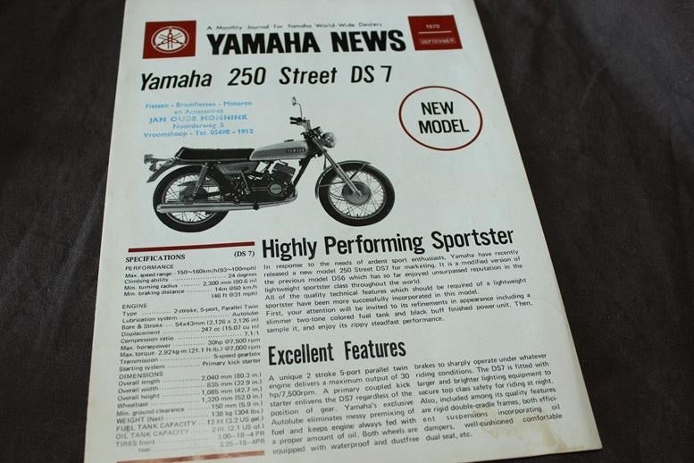 Yamaha 250 DS-7  L2G 100 1970 Yamaha news folder, Ophalen of Verzenden, Yamaha