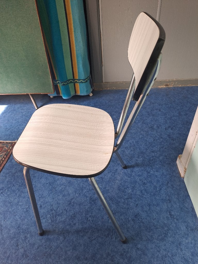 2 Vintage formica stoelen, Huis en Inrichting, Gebruikt, Twee, Wit, Kunststof