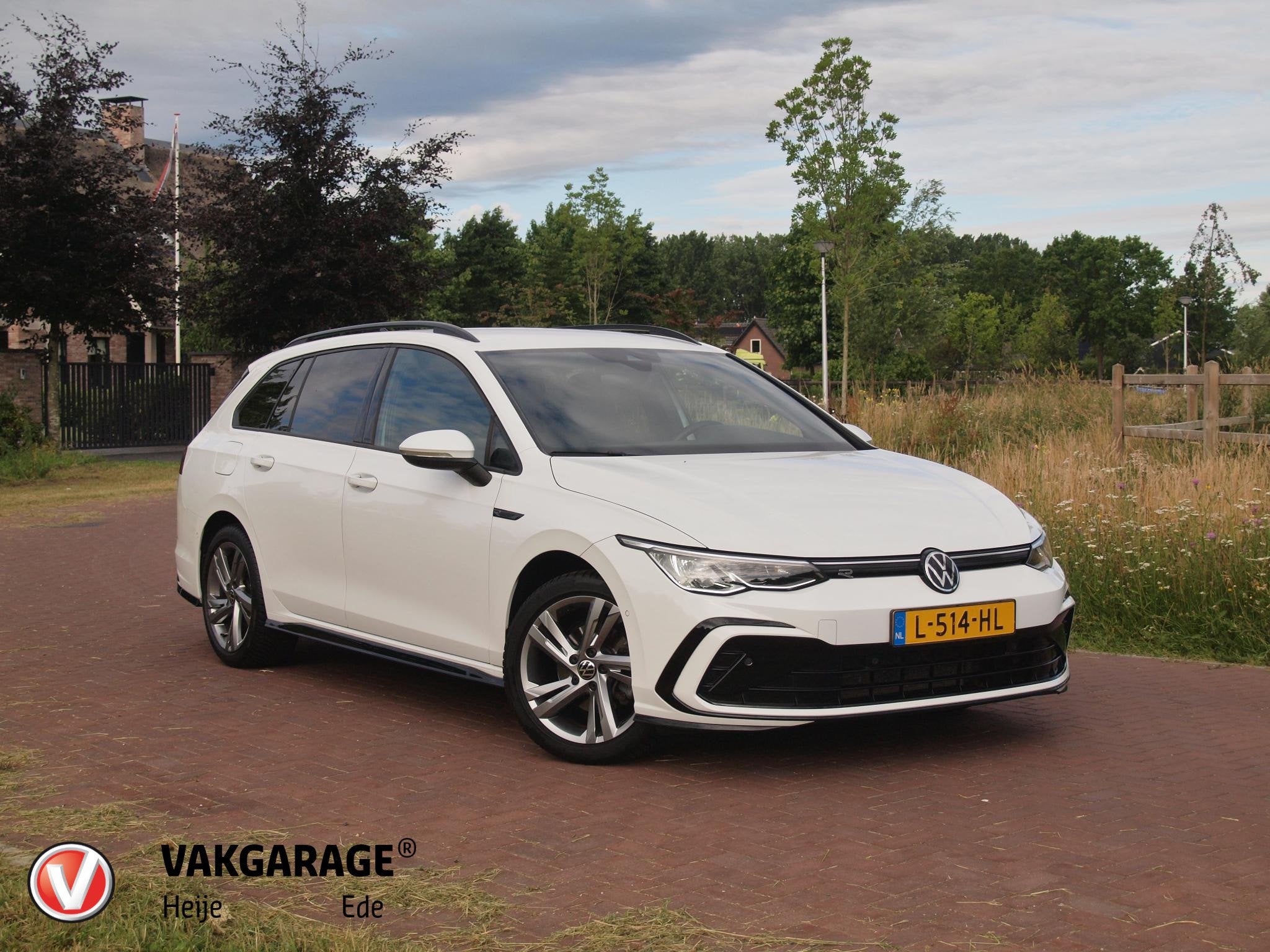 Volkswagen Golf Variant 1.5 TSI R-Line | Camera | Sfeerverli, Voorwielaandrijving, Dealer onderhouden, 4 cilinders, 1261 kg