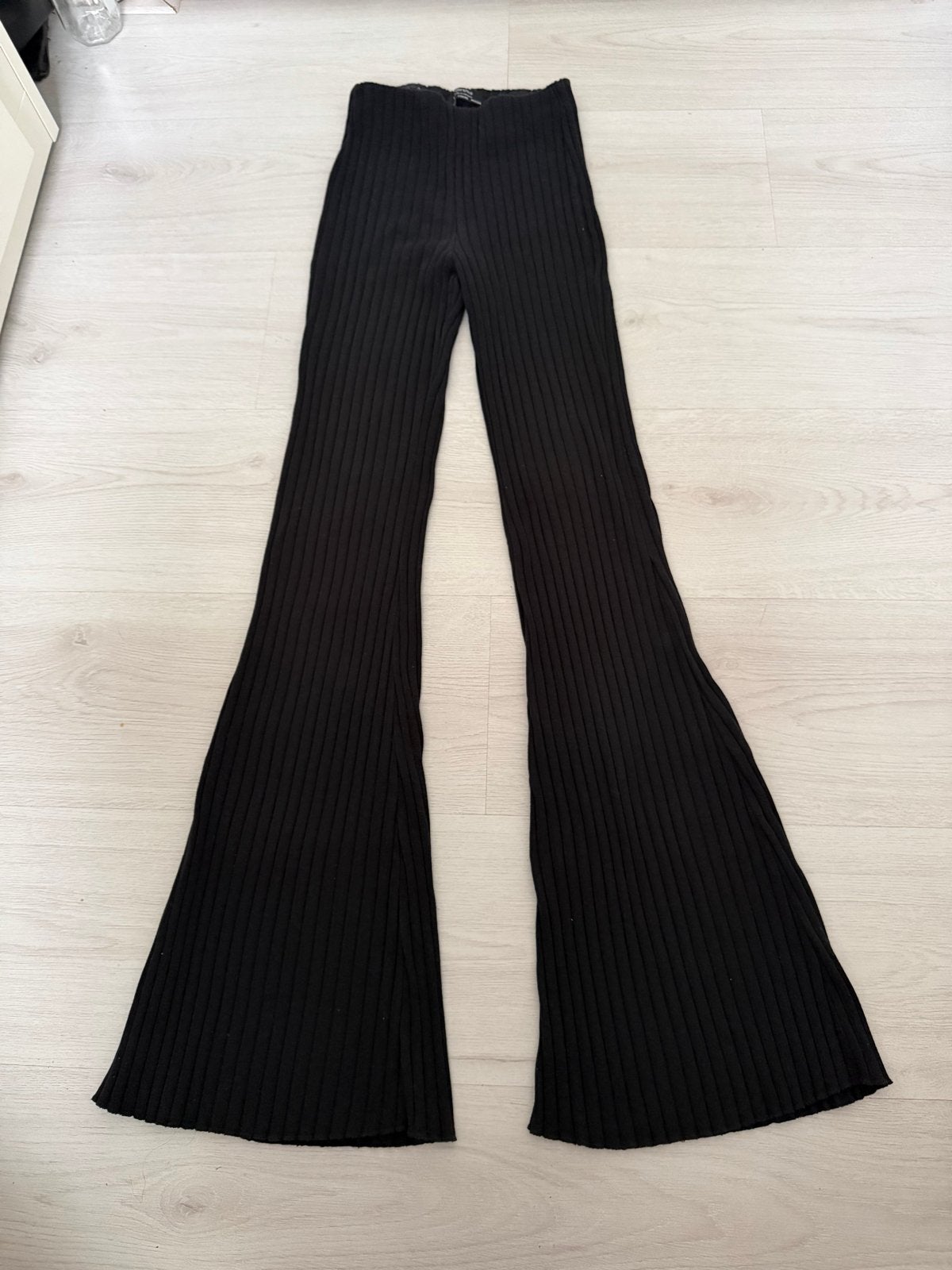 Bershka zwarte flared broek maat XS, Zwart, Ophalen of Verzenden, Maat 34 (XS) of kleiner, Lang