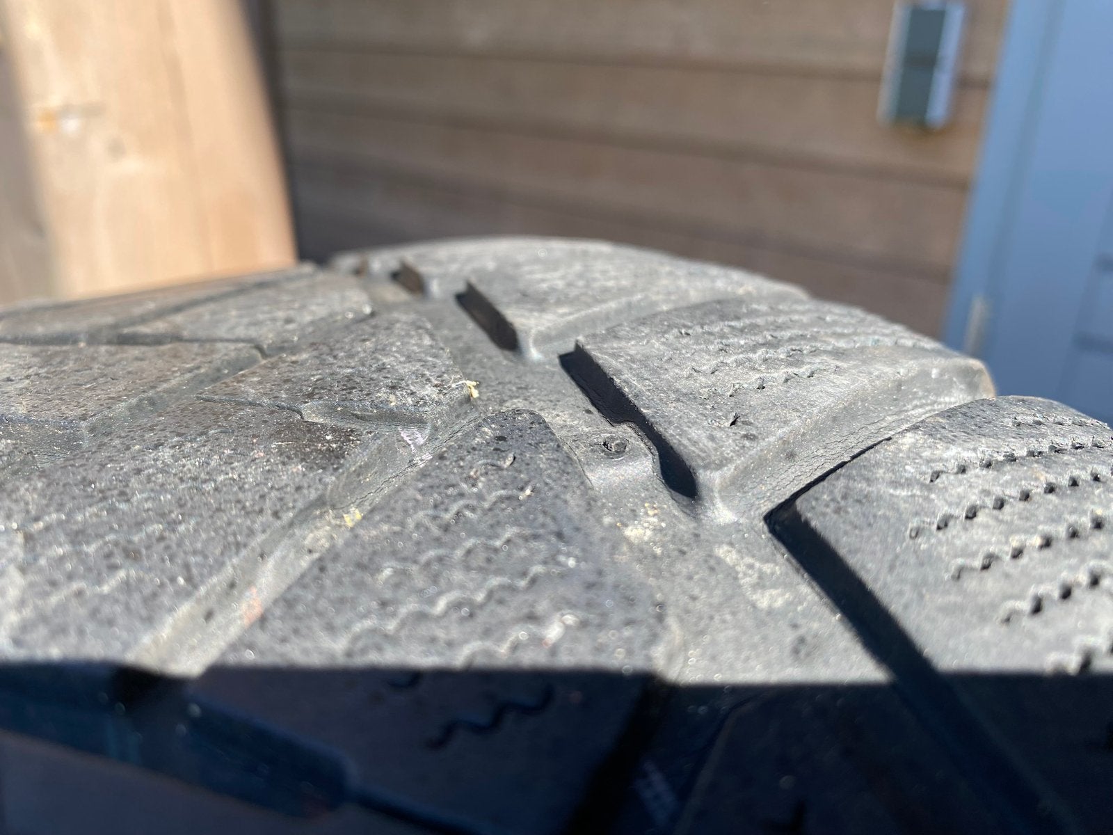 Foto 4 van Set winderbanden op velg BMW X3, incl  sneeuwkettingen
