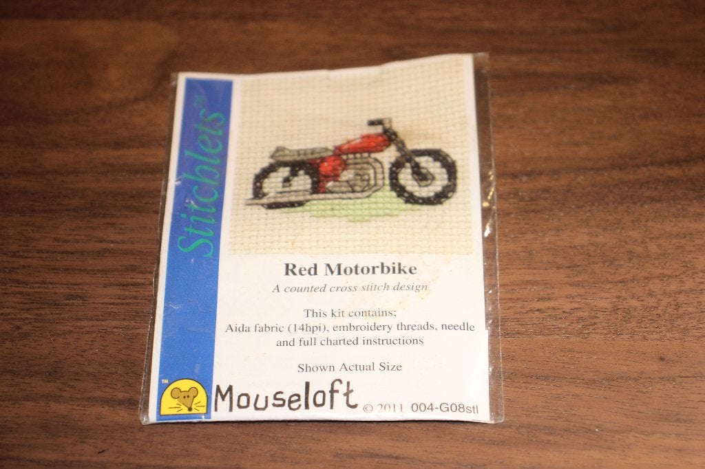 Borduurpakket Mouseloft - Rode motor #4206, Ophalen of Verzenden, Nieuw, Handborduren, Borduurpakket