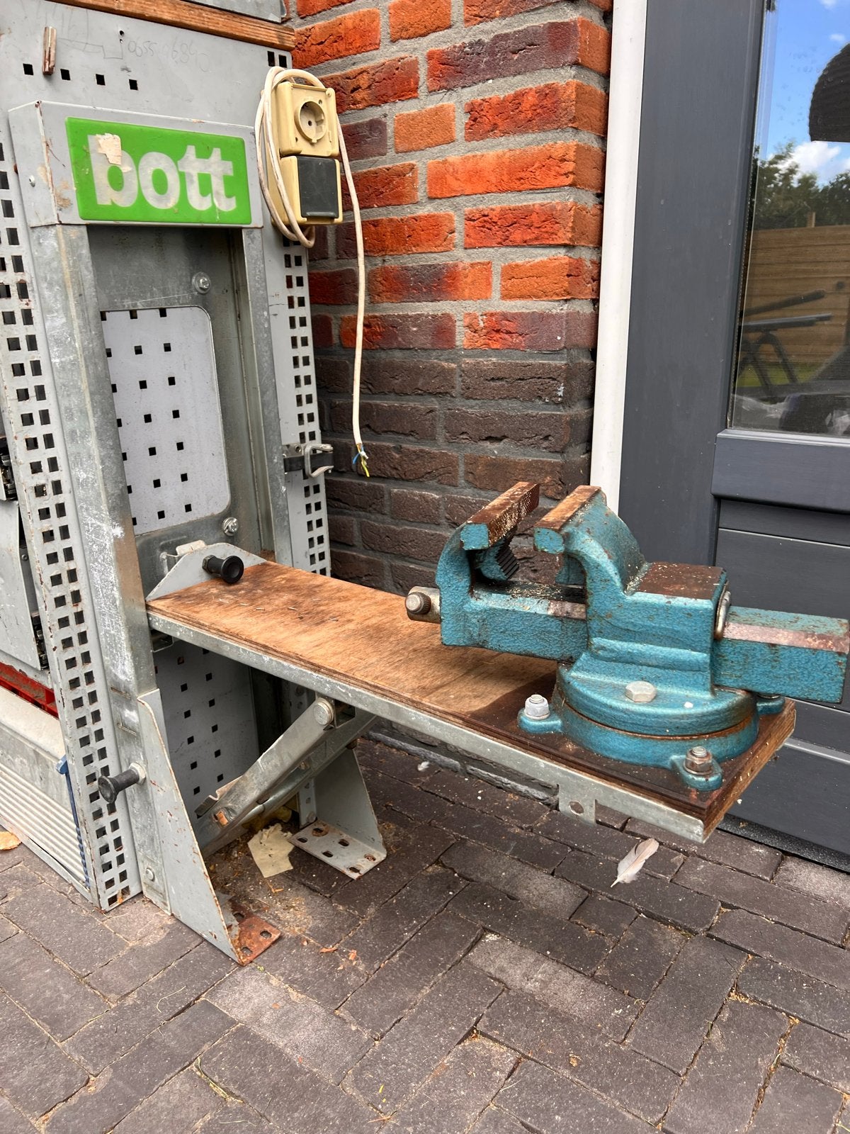 Bott Bedrijfswagen inrichting (bankschroef), Ophalen of Verzenden, Gebruikt