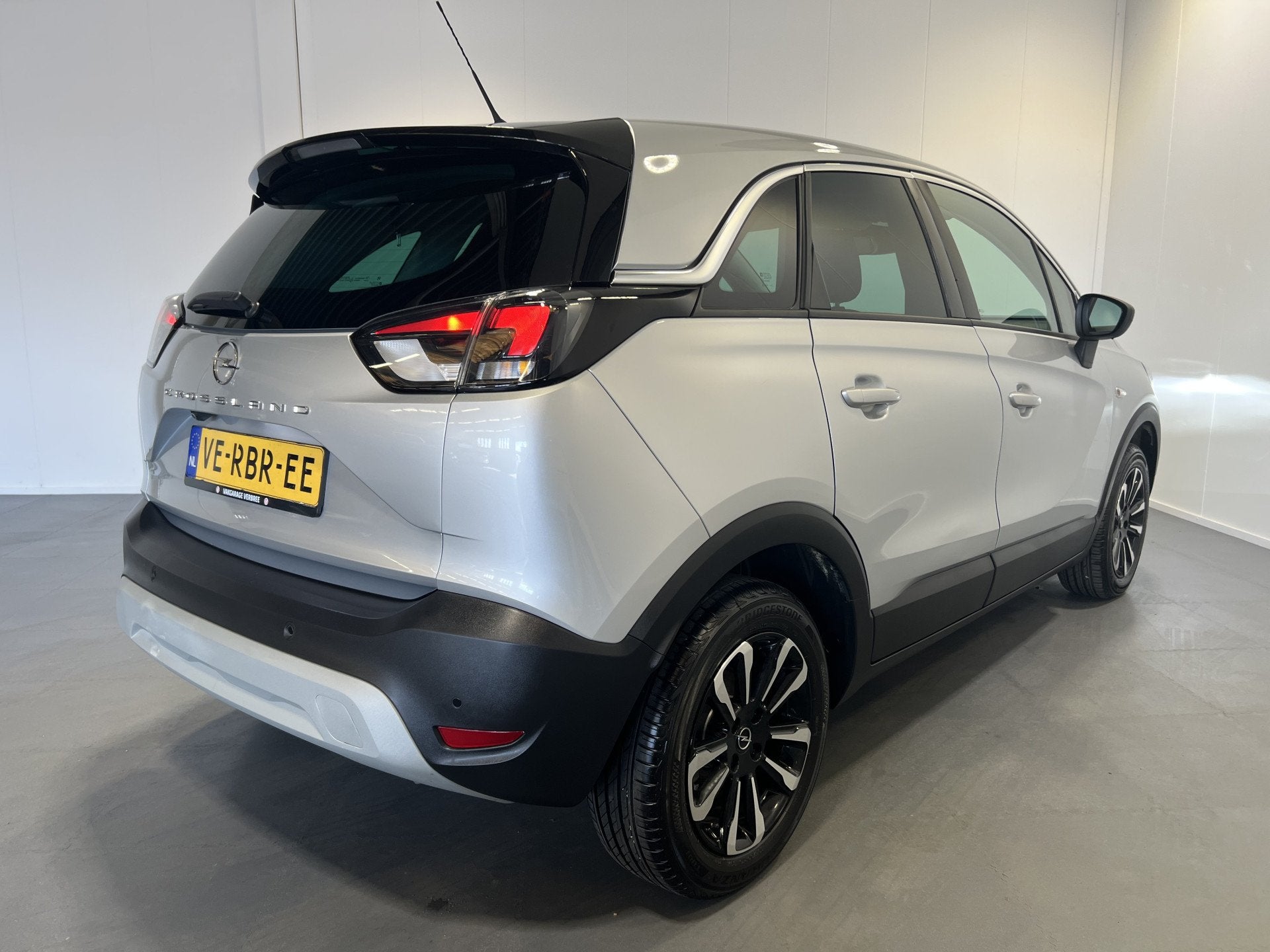 Opel Crossland 1.2 Turbo Elegance | Navigatie/Android/Apple, Auto's, Gebruikt, Zwart, 1199 cc, Origineel Nederlands
