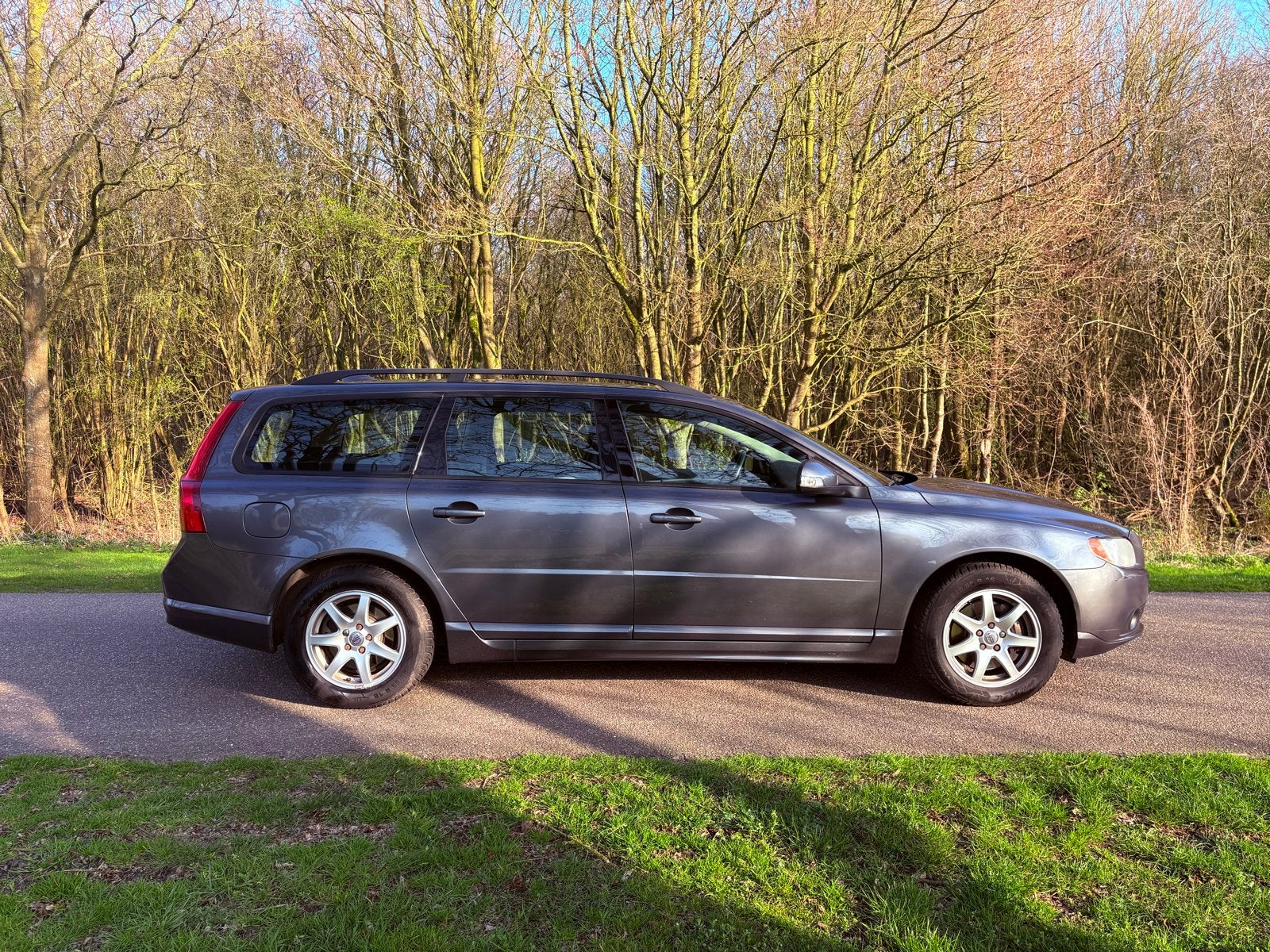 Volvo V70 2.5 T AUT 2008 Grijs, Euro 5, 1800 kg, 2521 cc, Stationwagon
