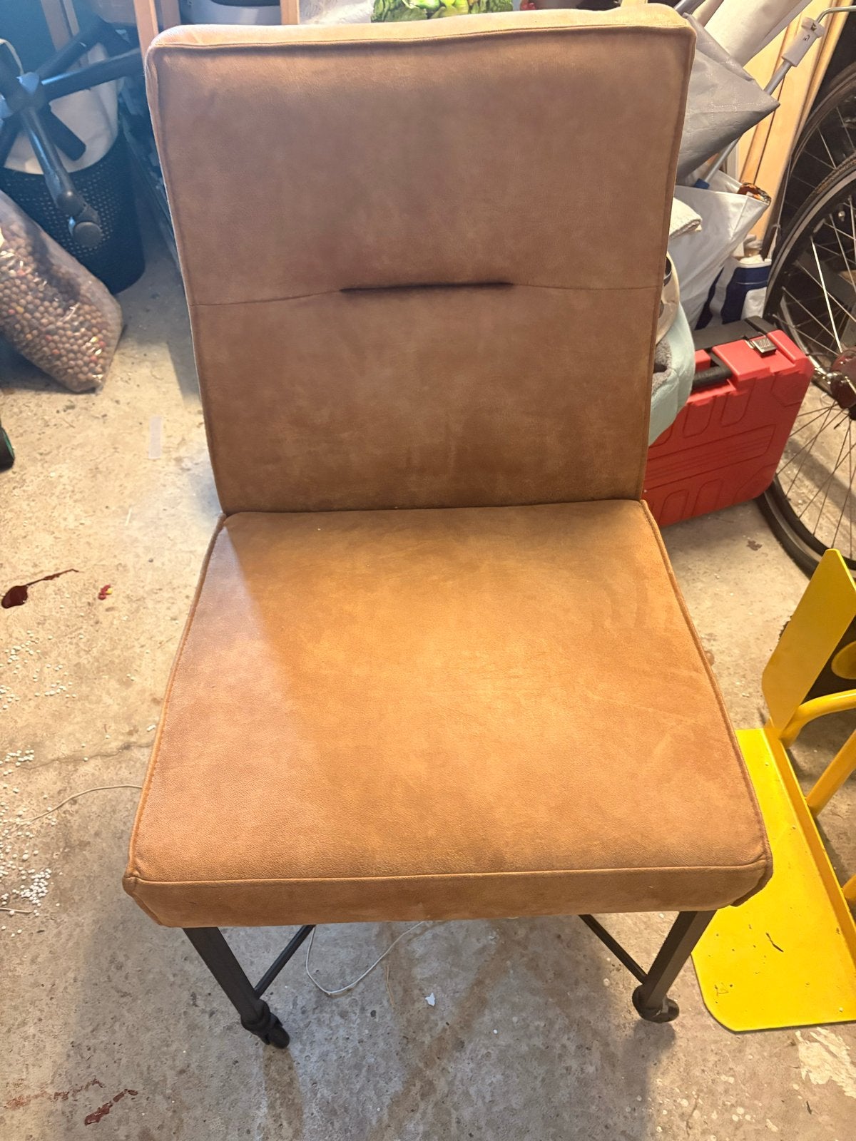Foto 2 van 3 Nieuwe Mataras eetkamerstoelen op wielen - Cognac