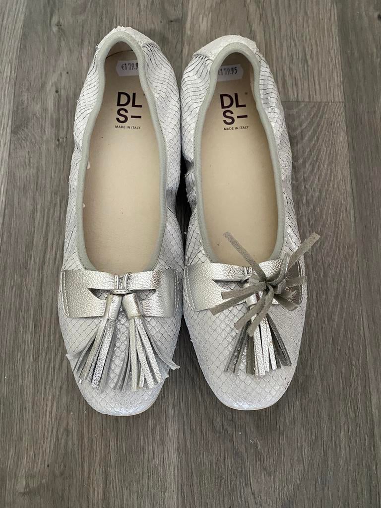 Nieuwe DLS zilver metallic leren ballerina’s maat 40., Kleding | Dames, Schoenen, Overige kleuren, Verzenden, Nieuw, Ballerina's