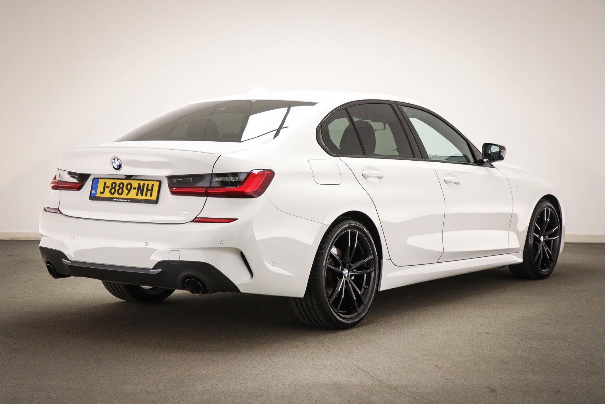 BMW 3-serie 318i M-Sport Executive Edition | AUDIO MEDIA- PA, Automaat, Gebruikt, Met garantie (alle), 1465 kg