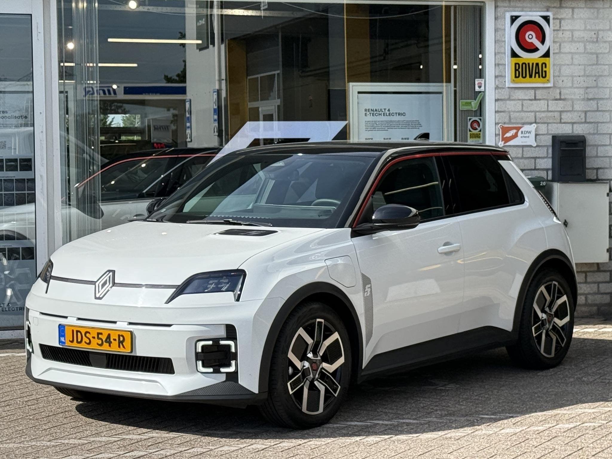 Renault 5 comfort range techno 52 kWh | NAP | Navigatie | Cr, Auto's, Stof, Gebruikt, 150 pk, Wit
