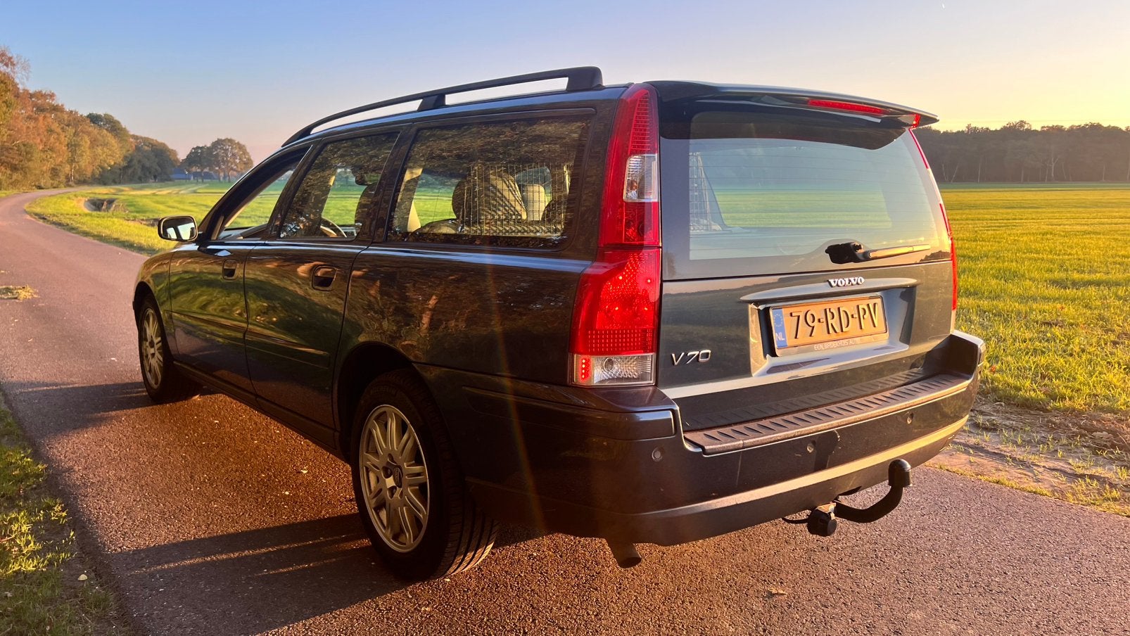 Volvo V70 2.4 2005 Blauw NIEUWE D-Riem en WP!, Auto's, Voorwielaandrijving, 1800 kg, Blauw, Stationwagon
