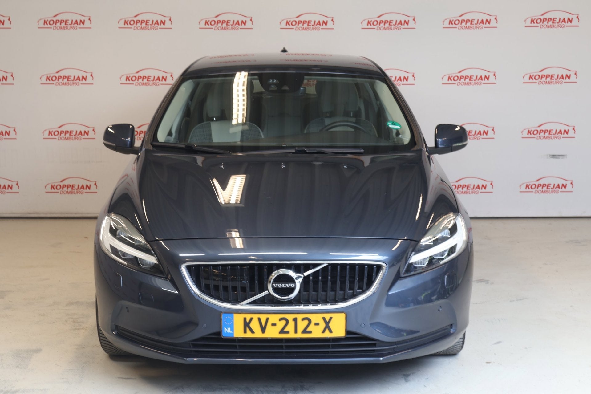 Volvo V40 1.5 T2 Nordic+ NL auto, Winterpakket, camera, park, Euro 6, 4 cilinders, 700 kg, Blauw