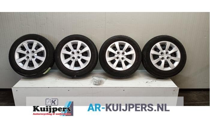 Velgen set + banden van een Kia Rio (Rio 12-), Gebruikt, -, -, -