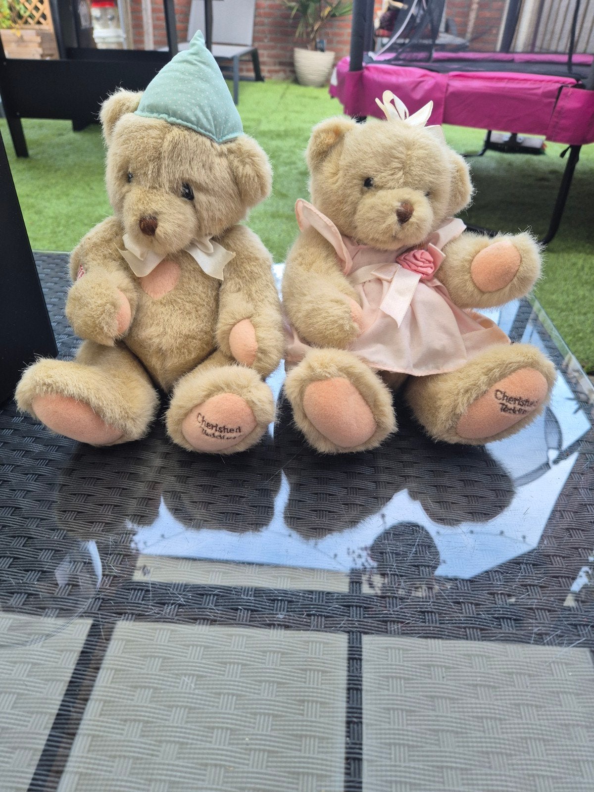 Cherished Teddies - Beertjes met hoedje en jurkje, Ophalen of Verzenden, Zo goed als nieuw, Stoffen beer, Cherished Teddies