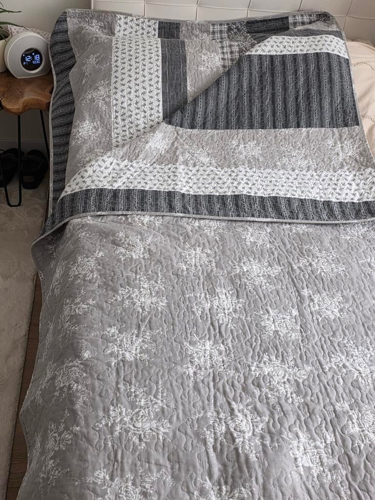 Bedsprei 226x245 cm - Zo goed als nieuw, Ophalen of Verzenden