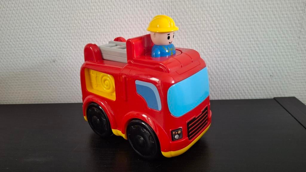 Rode brandweerwagen met brandweerman speelgoed, Ophalen, Zo goed als nieuw