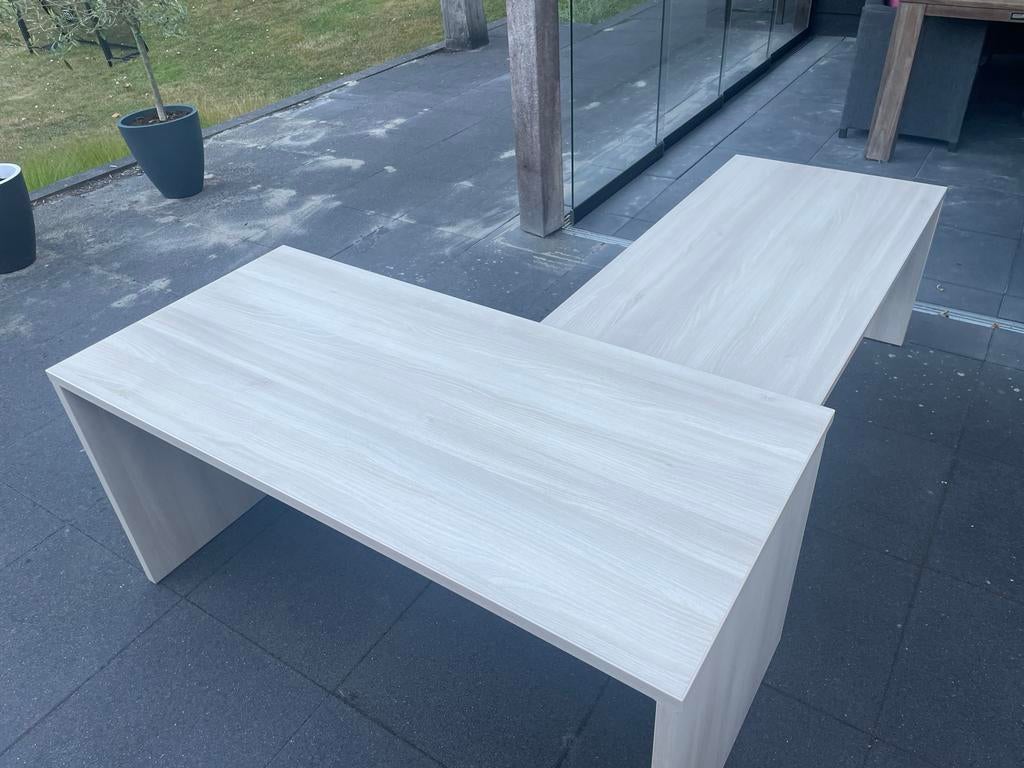 2 bureaus / speeltafels met schoolstoeltjes, Huis en Inrichting, Ophalen, Gebruikt, Hout, Kinderbureau