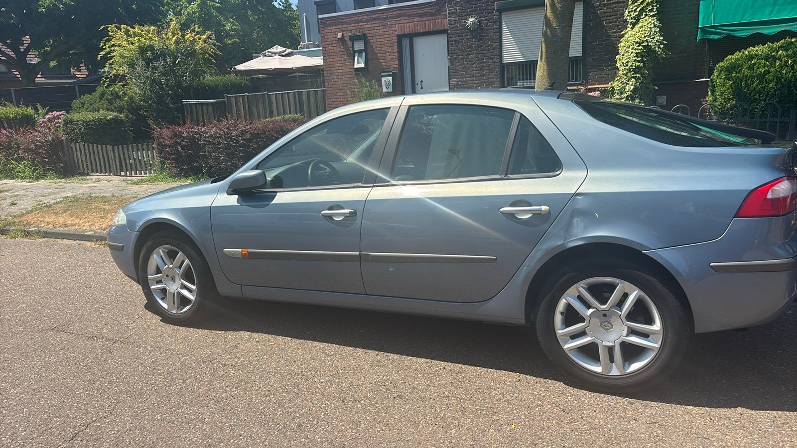 Renault Laguna 1.8 16V Dyna S2005 2005 Blauw, Auto's, Laguna, 4 cilinders, Blauw, Origineel Nederlands