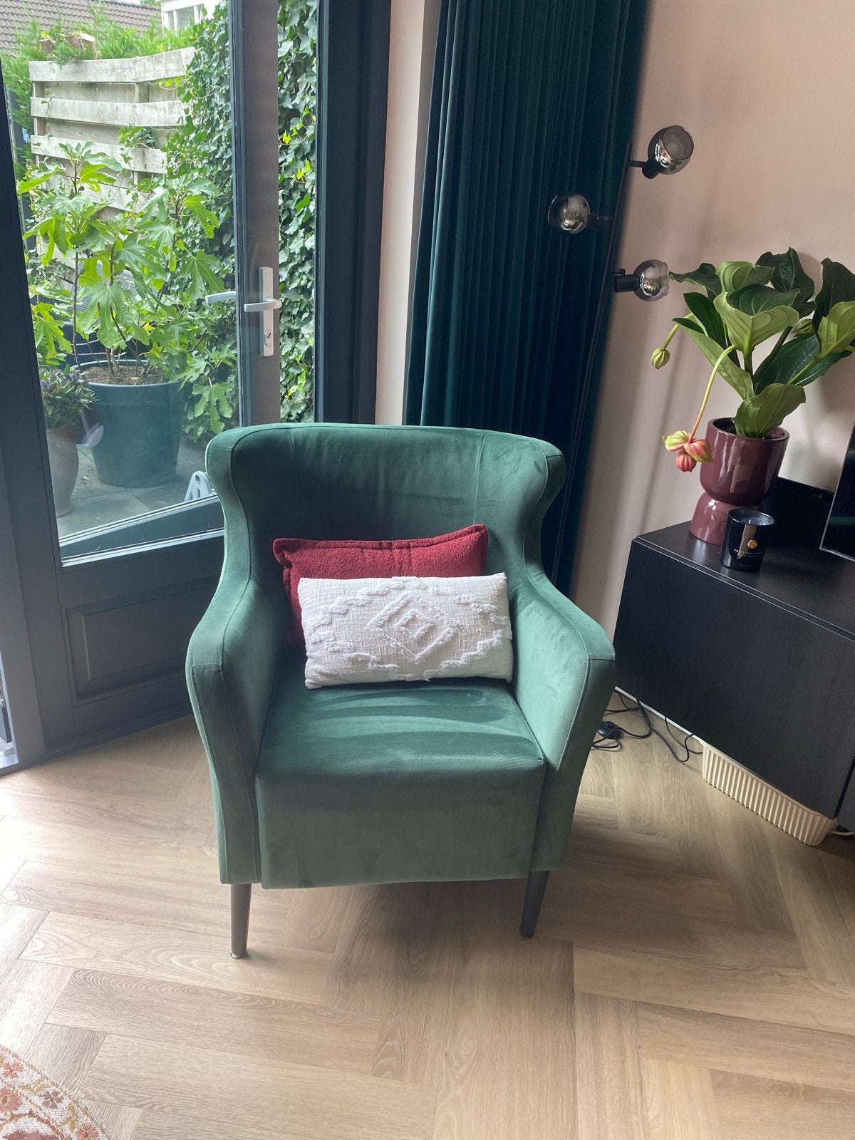 Groene fluwelen fauteuil - comfortabel en stijlvol, Huis en Inrichting, Fauteuils, Ophalen, Gebruikt, 75 tot 100 cm, Stof