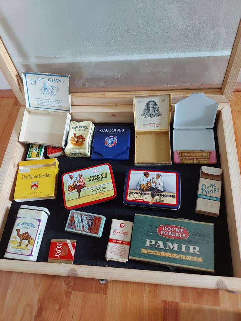 Verzameling vintage tabaks- en sigarettenblikjes, Ophalen of Verzenden, Gebruikt, Tabaksdoos of Verpakking